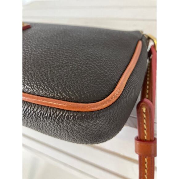 DOONEY & BOURKE SMALL BROWN PVC LEATHER CROSSOBDY BAG - Picture 8 of 16